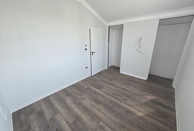 Duplex despartit prin camera tehnica - 4 camere Toate Utilitatile - 10