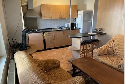 Garsonieră decomandată în Victoriei