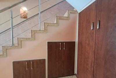 Casa individuala cu piscina. P+1+M. zona foarte buna - 40