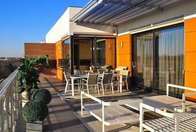 Apartament cu 6 camere semidecomandat, mobilat în Herăstrău