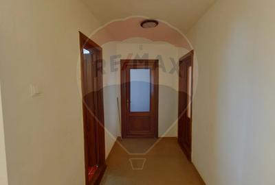 Casă / Vilă cu 8 camere de vânzare - 13