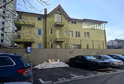 Vilă cu 10 camere, destinație rezidențială / birouri / centru - comision 0%! - 1