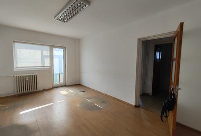 Stefan cel Mare langa Circ-apartament spatios in bloc dupa cutremur