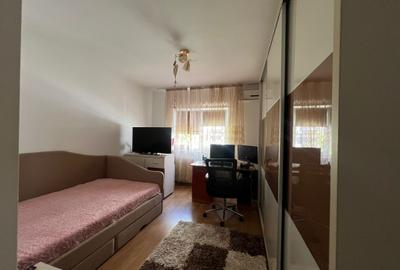 Apartament 49mp, la mansarda - cu pod !  Zona Tomis 3, Str. Zmeurei ,63500 € - 6