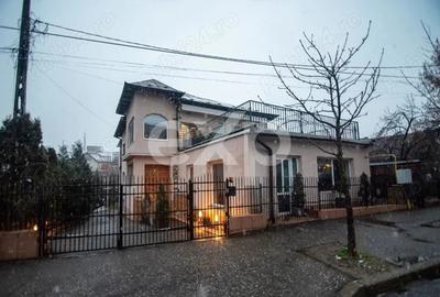 De inchiriat apartament in vila, Strada Trivale - 1