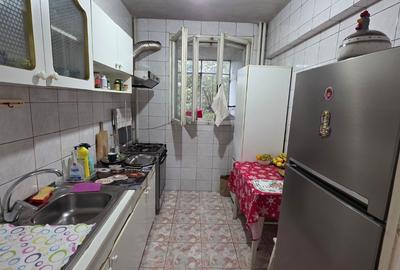 Apartament cu 3 camere decomandat în Basarabia