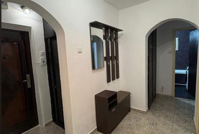 Apartament cu 2 camere decomandat în Lacul Tei