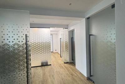 Birouri 140 mp de închiriat  Urban Tractorul  Expunere stradala - 1