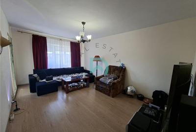 Apartament cu 3 camere decomandat în Triaj