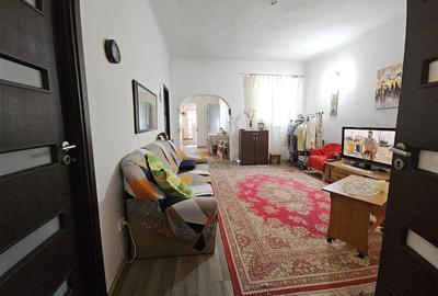 Casa spatioasa de vanzare in centrul satului Racaciuni – teren generos, livada, - 8