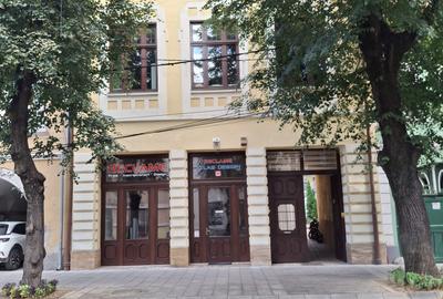 Cladire mixta cu spatii la parter si numeroase incaperi -central - 34