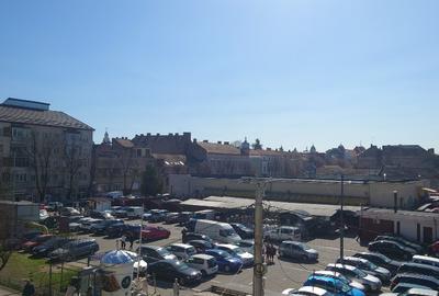 Vând apartament 2 camere Piața Mihai Viteazu - 1
