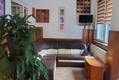 Apartament cu 2 camere semidecomandat, mobilat în Central