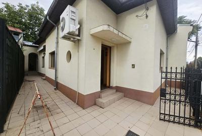 Casă 3 camere de închiriat, zona Centrală–ideală pentru salon/birouri - 1