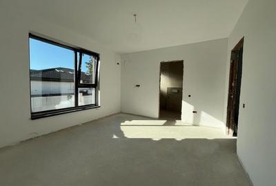 Casă cu 5 camere în Mogoșoaia