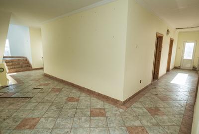 Oportunitate Exclusivă de Investiție în Câmpina Muscel Vila 12+ camere 750 mp - 18