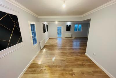 Casă cu 4 camere în Breazu