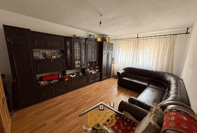 Apartament 3 camere decomandat în Cartierul 1 Mai