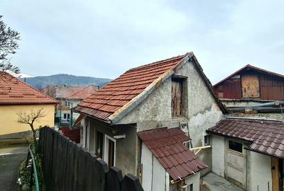 Refugiu cu suflet în inima Scheiului – casă  singur  curte și farmec autentic - 18