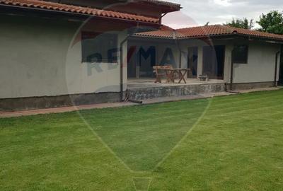 Vila Impunatoare multi-generationala cu Turnulet si Arhitectura Unica - 5