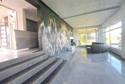 Casa cu piscina interioara si priveliste catre Cetatea Cisnadioarei - 4