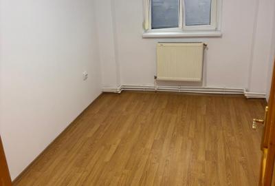 - Apartament 3 camere confort 1 decomandat, etaj 7/10, Viziru 3. - 3