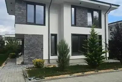 Casă cu 5 camere în Corbeanca