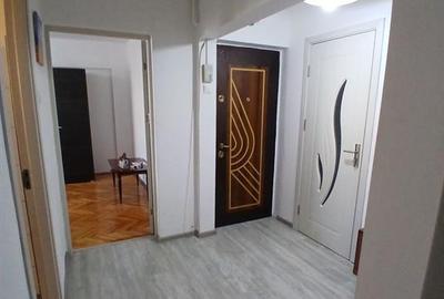 Apartament decomandat cu  camere in zona Strand - 8