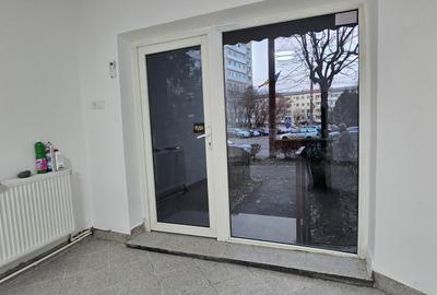 Târgoviște,  micro 6 Bdul Tudor Vladimirescu vsnzare spatiu comercial - 1