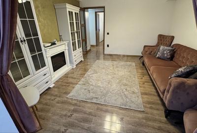 //3 CAMERE ULTRACENTRAL// - 1