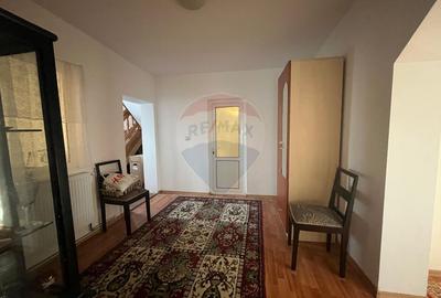 Casa cu 5 camere de vanzare in Priseaca 450 mp teren - 5