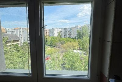 Proprietar, vând apartament decomandat cu 3 camere, având o suprafață de 84 mp, - 7