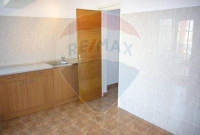 INCHIRIERE/Apartament spațios cu 4 camere – Bd. Unirii nr. 76 - 4
