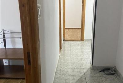 Apartament 3 camere , strada Bucegi - Policlinica 2,   etaj 1 3 , decomandat , i - 16