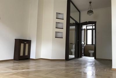 Apartament in zona Romana-Dacia cu 5 camere nemobilate