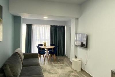 Apartament cu 3 camere semidecomandat, mobilat în Central