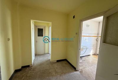 Royal Imobiliare - Vanzare Apartament zona Vest - 4