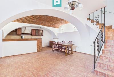 Apartament cu 5 camere decomandat în Ultracentral