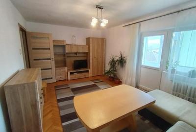 Apartament cu 3 camere decomandat, mobilat în Girocului