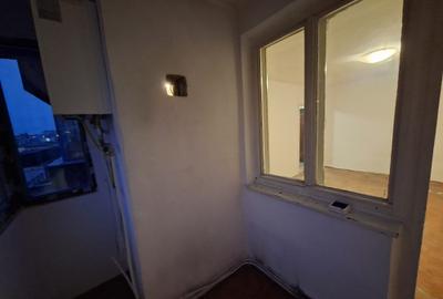 Apartament 2 camere, decomandat, etajul 1/10, zona Podu Ros - 2