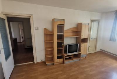 Apartament cu 3 camere decomandat, mobilat în Lipovei