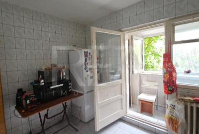 2 camere, etaj 3 - piața aproape - 9