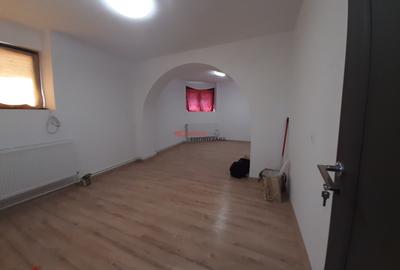 Titulescu, Banu Manta, Centrala - 1