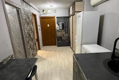 Garsonieră zona Cora - Bratianu mobilata utilata 28 mp etaj 1/4 centrala gaz - 1