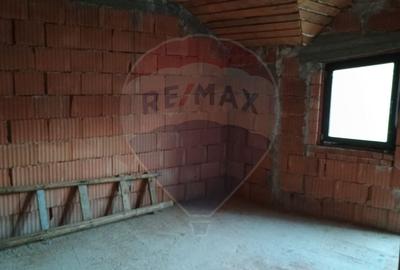 Casă / Vilă cu 9 camere de vânzare - 7