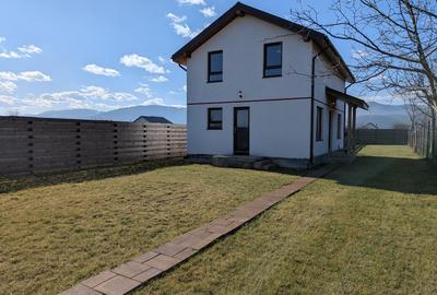 Casa P + 1 , 3 dormitoare, 1 living, 2 bai, bucatarie cu dinning - 1