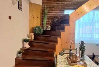Apartament cu pod amenajat, complet mobilat, pe Strada Florilor - 12