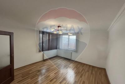 Casă cu 4 camere în Andrei Mureșanu