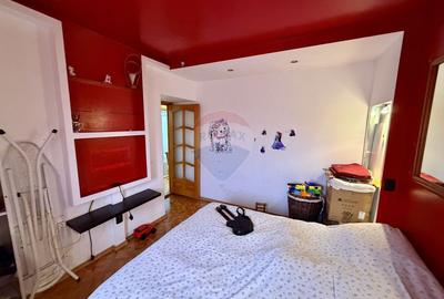 Apartament cu 4 camere de vânzare pe Strada Longinescu - 13