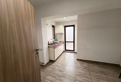 Spatiu comercial, pozitionare excelenta, exact la metrou Aparatorii P - 11